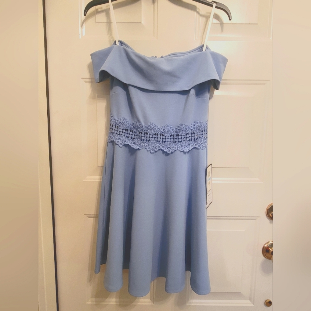 NWT chambray blue homecoming short formal. Size 5 / 6 off shoulder B Darlin